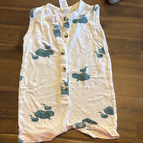 Kate Quinn set of 4 0-3 month-6-12 month gently used unisex - Picture 6 of 9
